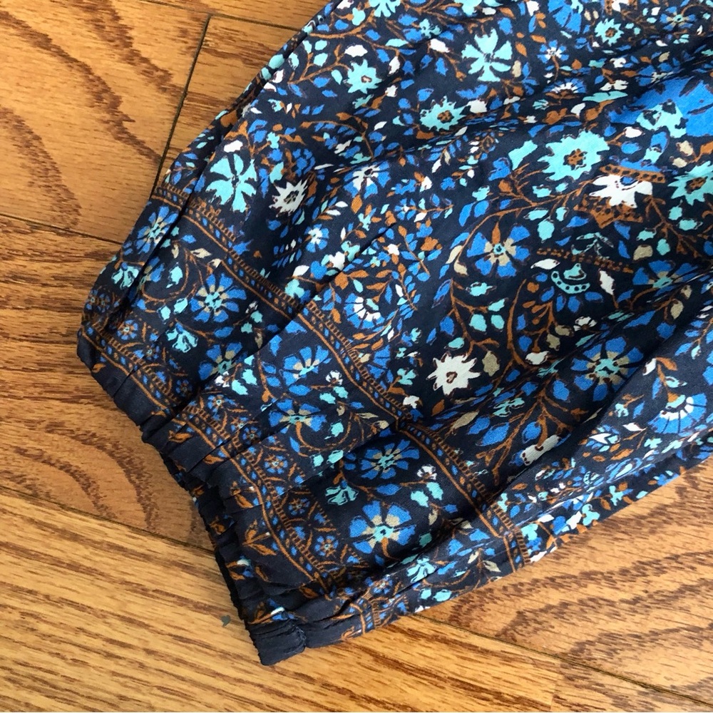Vineyard Vines Fenwick Paisley Floral Smocked Blue Silk Top Women’s Size M NWOT - Picture 7 of 13